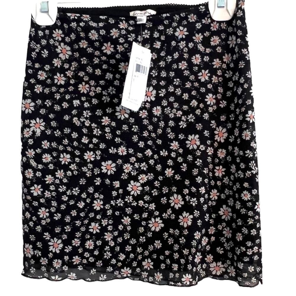 Love Fire Skirt Womens Size Small Slip mini Floral Daisy Mesh Lettuce Edge S NWT